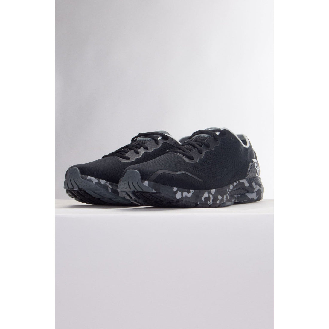 Under Armour-Men-Sneaker-3026233-001